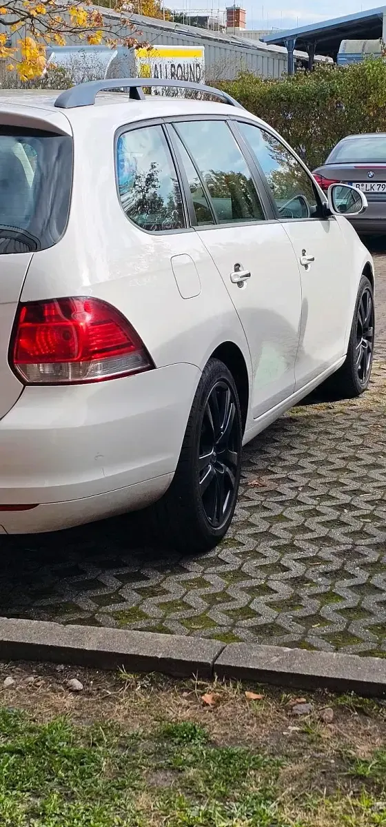 Gebraucht VW Golf VI 105 PS (77 kW) 2010 Weiß Kleinwagen