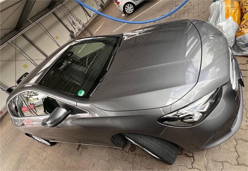 Grau Gebraucht 2019 Mercedes B200 Van / Kleinbus | 19.000 € (Guter Preis) - Bild 1/4
