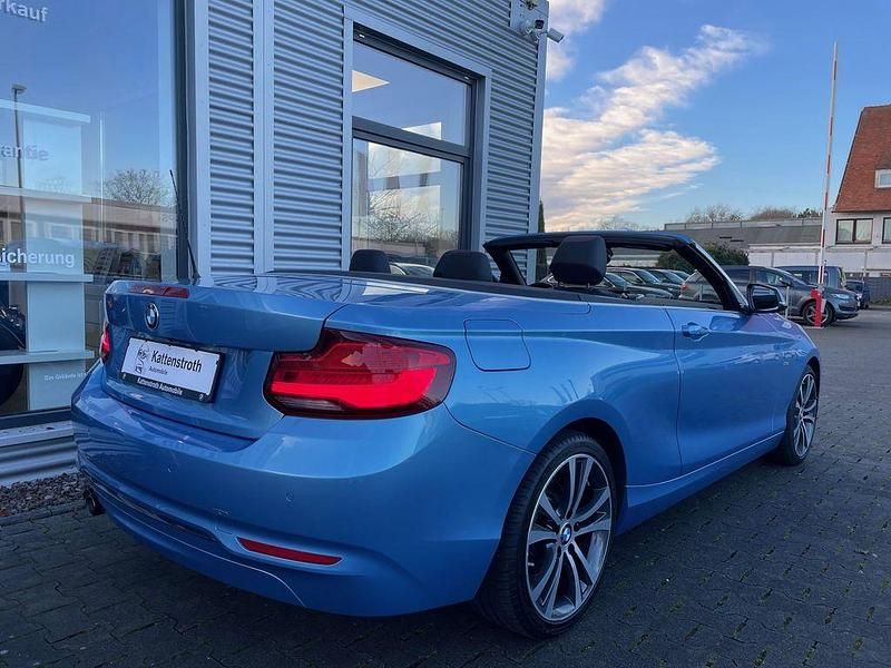 Gebraucht BMW 225 Sport Line 224 PS (164 kW) 2018 Blau Cabrio