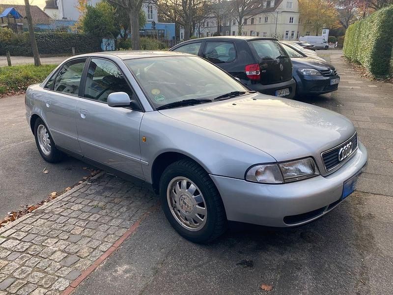 Silber Gebraucht 1998 Audi A4 Limousine | 1.000 € (Superpreis) - Bild 1/4