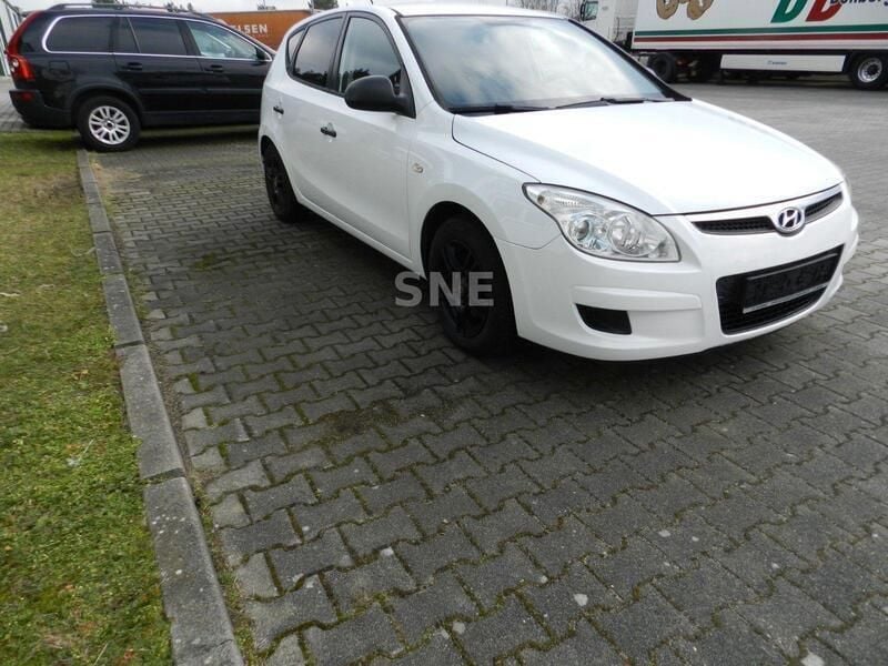 Gebraucht Hyundai i30 109 PS (80 kW) 2010 Weiß Kleinwagen