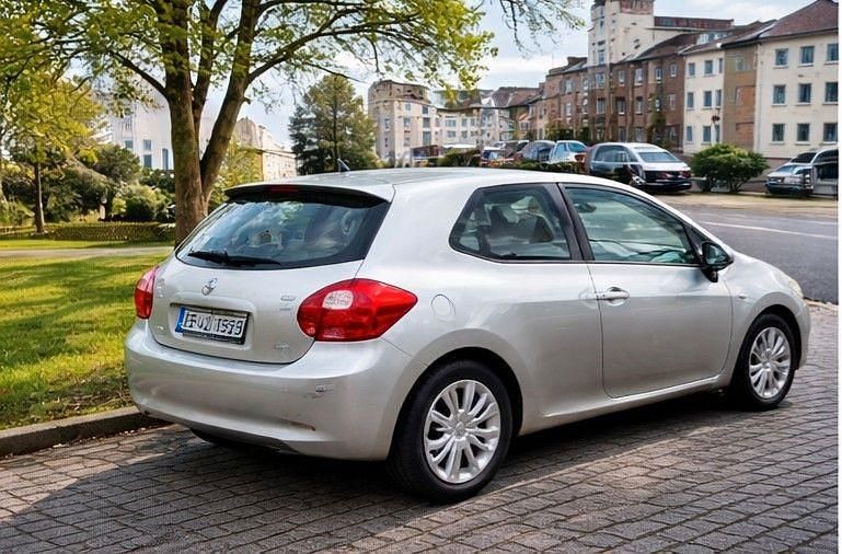 Gebraucht Toyota Auris 124 PS (91 kW) 2009 Gold Kleinwagen