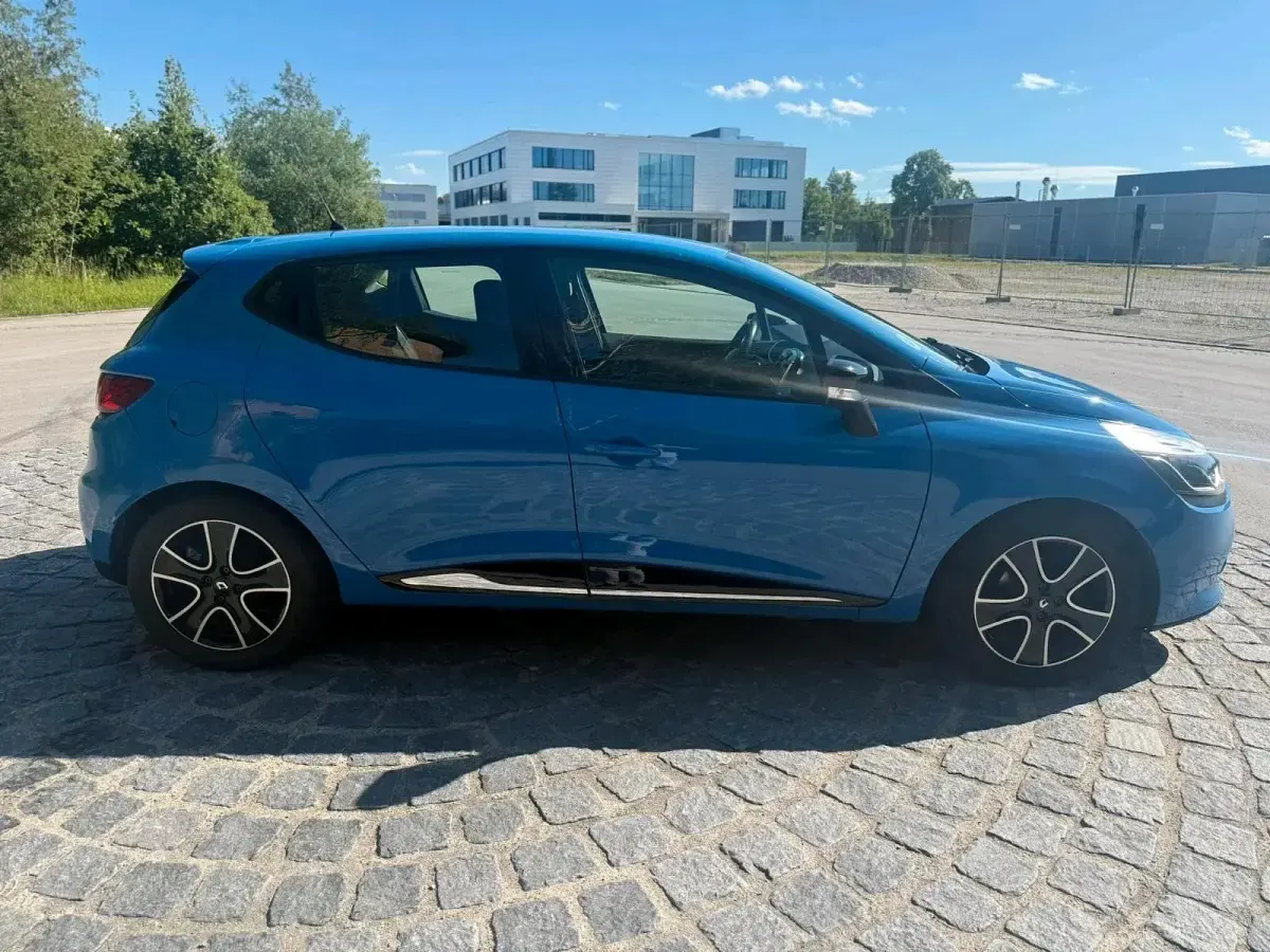Gebraucht Renault Clio 90 PS (66 kW) 2014 Blau Kleinwagen