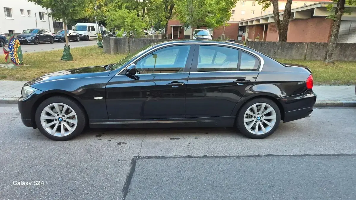 Gebraucht BMW 330 245 PS (180 kW) 2010 Schwarz Limousine