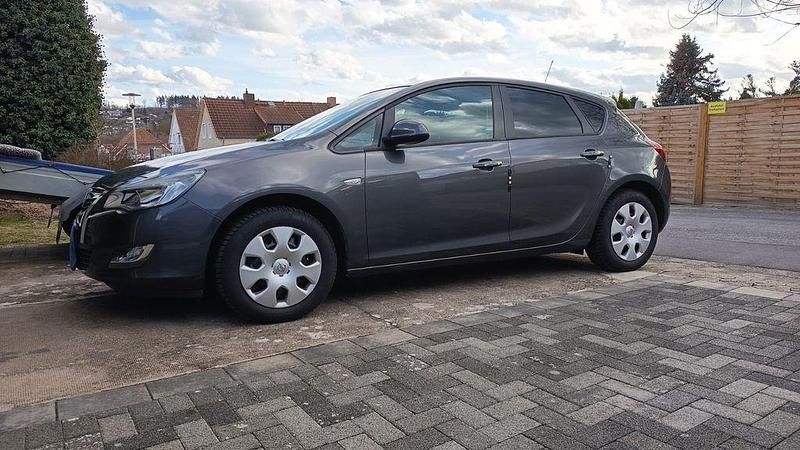 Gebraucht Opel Astra Design Edition 87 PS (63 kW) 2010 Grau Limousine