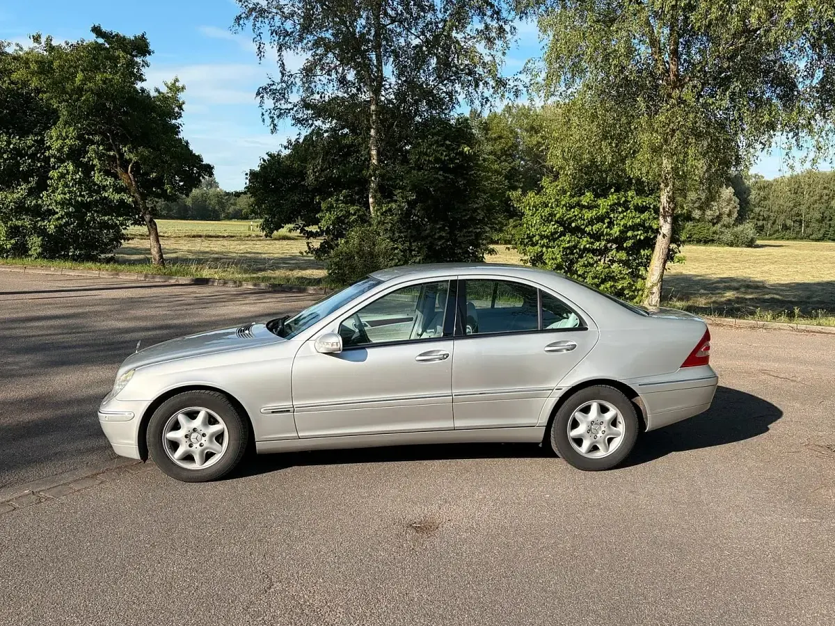 Gebraucht Mercedes C180 142 PS (104 kW) 2003 Silber Limousine