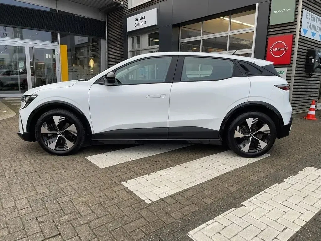 Używany Renault Megane E-Tech Equilibre 96 kW (131 KM) 2022 Biały Sedan/Limuzyna
