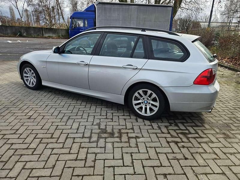 Gebraucht BMW 320 Advantage 177 PS (130 kW) 2008 Titansilber metallic Kombi