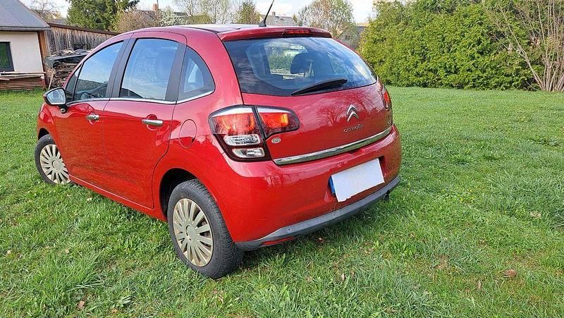 Gebraucht Citroën C3 PureTech 60 PS (44 kW) 2016 Rot Limousine