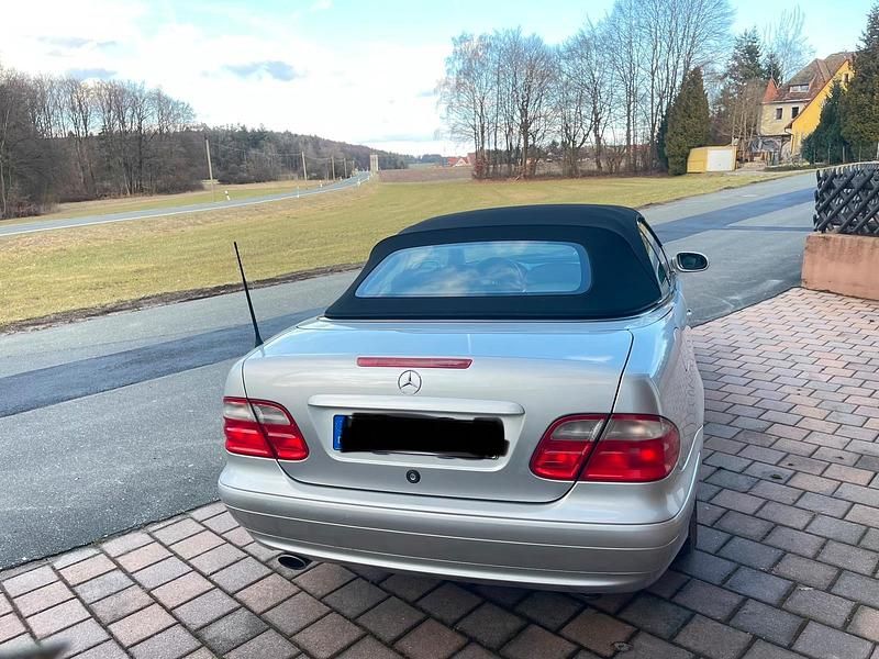 Gebraucht Mercedes CLK200 136 PS (100 kW) 1999 Silber Cabrio
