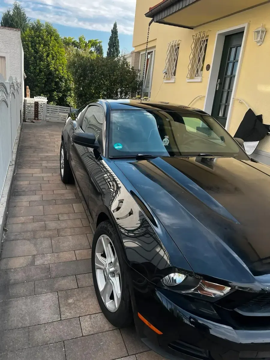 Gebraucht Ford Mustang 214 PS (157 kW) 2010 Schwarz Coupé