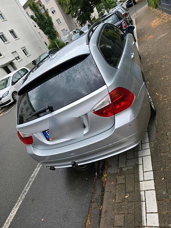 Grün Gebraucht 2007 BMW 320 Kombi | 5.500 € (Fairer Preis) - Bild 1/4