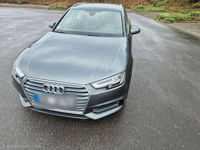 Grau Gebraucht 2018 Audi A4 Comfort Kombi | 18.100 € (Fairer Preis) - Bild 1/4