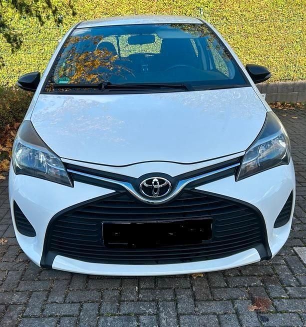 Gebraucht Toyota Yaris 69 PS (50 kW) 2015 Weiß Kleinwagen