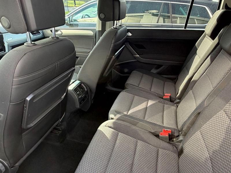 Gebraucht VW Touran Comfortline 150 PS (110 kW) 2017 Grau Van / Kleinbus