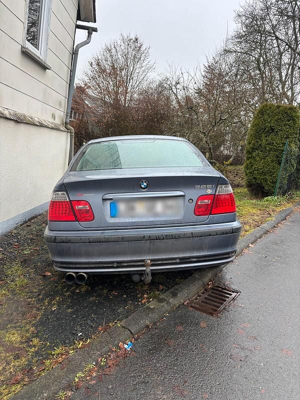 Blau Gebraucht 2001 BMW 325 Limousine | 1.400 € (Superpreis) - Bild 1/3