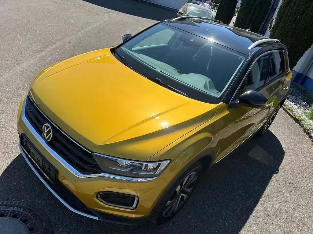Second-hand VW T-Roc Active 150 CP (110 kW) 2021 Galben SUV