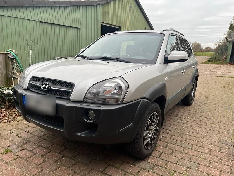 Grau Gebraucht 2009 Hyundai Tucson SUV | 3.000 € (Guter Preis) - Bild 1/4