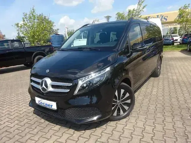 Gebraucht Mercedes V250 190 PS (139 kW) 2024 Obsidianschwarz Van / Kleinbus