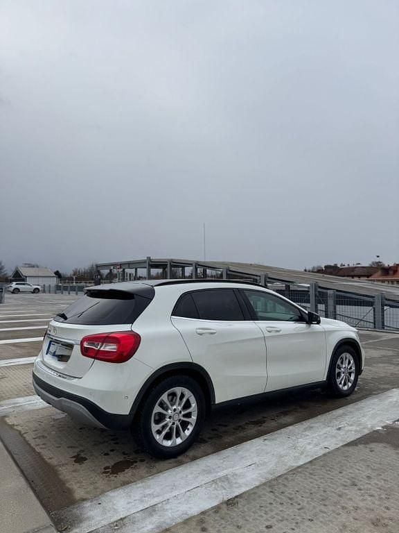 Gebraucht Mercedes GLA200 136 PS (100 kW) 2017 Weiß SUV