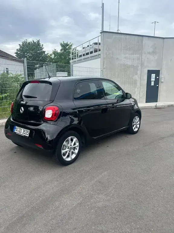Gebraucht Smart ForFour 71 PS (52 kW) 2019 Schwarz Kleinwagen
