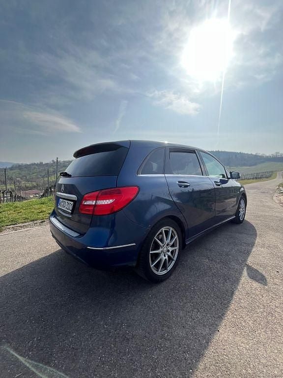 Gebraucht Mercedes B200 156 PS (114 kW) 2012 Blau Van / Kleinbus