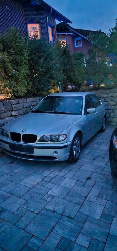 Silber Gebraucht 2002 BMW 320 Limousine | 1.450 € (Superpreis) - Bild 1/4