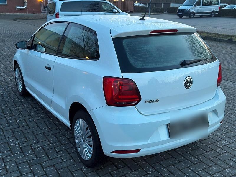 Gebraucht VW Polo 60 PS (44 kW) 2015 Weiß Kleinwagen