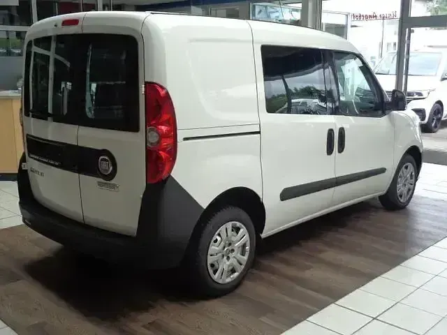 Gebraucht Fiat Doblò 90 PS (66 kW) 2022 Weiß Van / Kleinbus