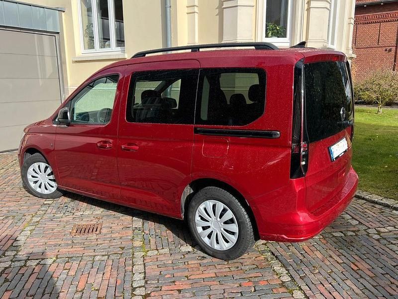 Gebraucht VW Caddy Life 122 PS (89 kW) 2024 Rot Van / Kleinbus