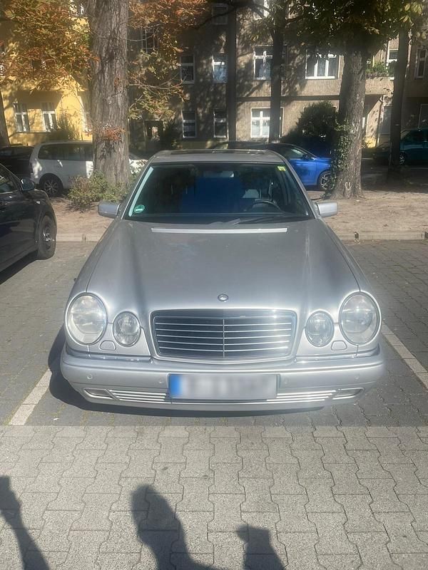 Gebraucht Mercedes E240 Avantgarde 170 PS (125 kW) 1998 Silber Limousine