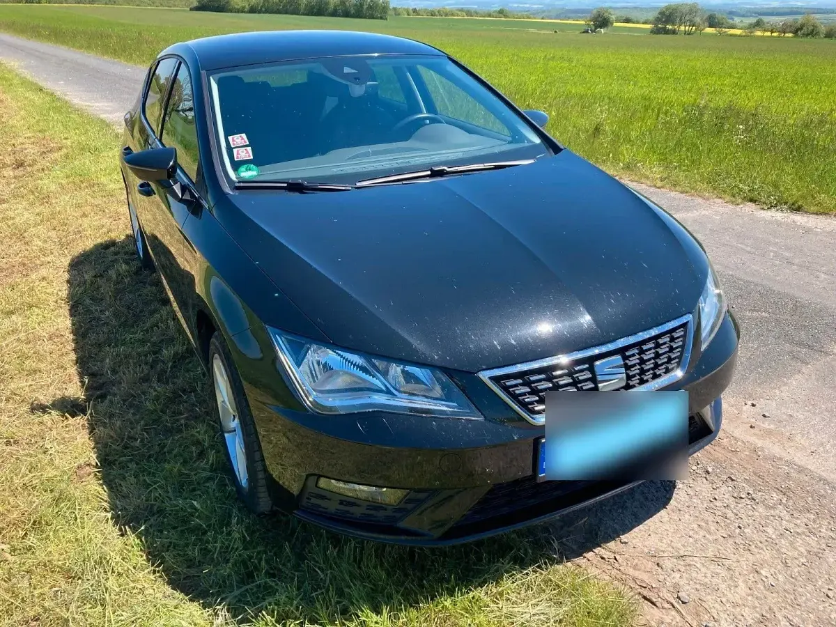 Używany Seat Leon XCELLENCE 150 KM (110 kW) 2017 Czarny Sedan/Limuzyna