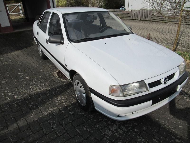 Gebraucht Opel Vectra 82 PS (60 kW) 1992 Weiß Limousine