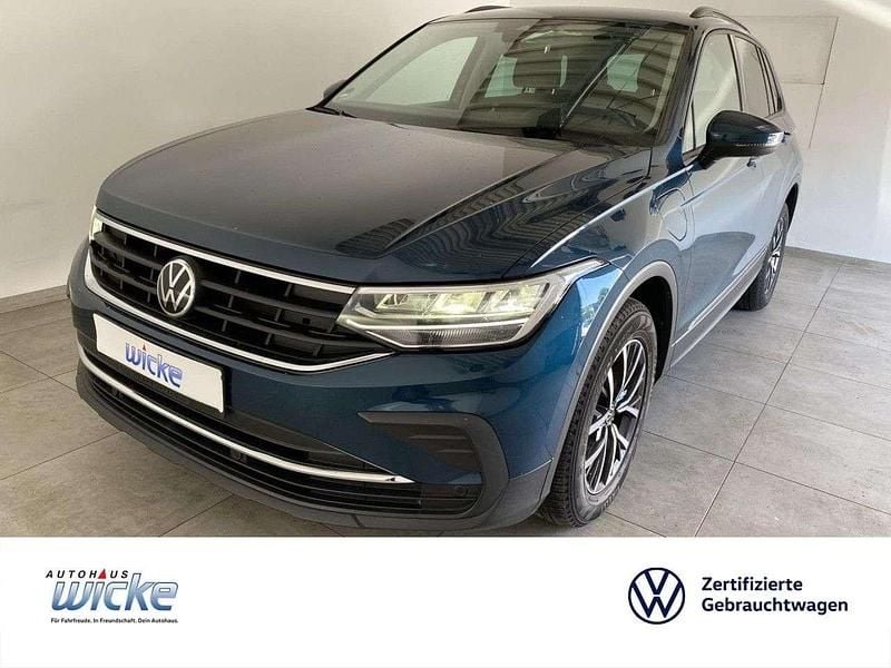 Blau Gebraucht 2021 VW Tiguan Life SUV | 29.880 € (Guter Preis) - Bild 1/4