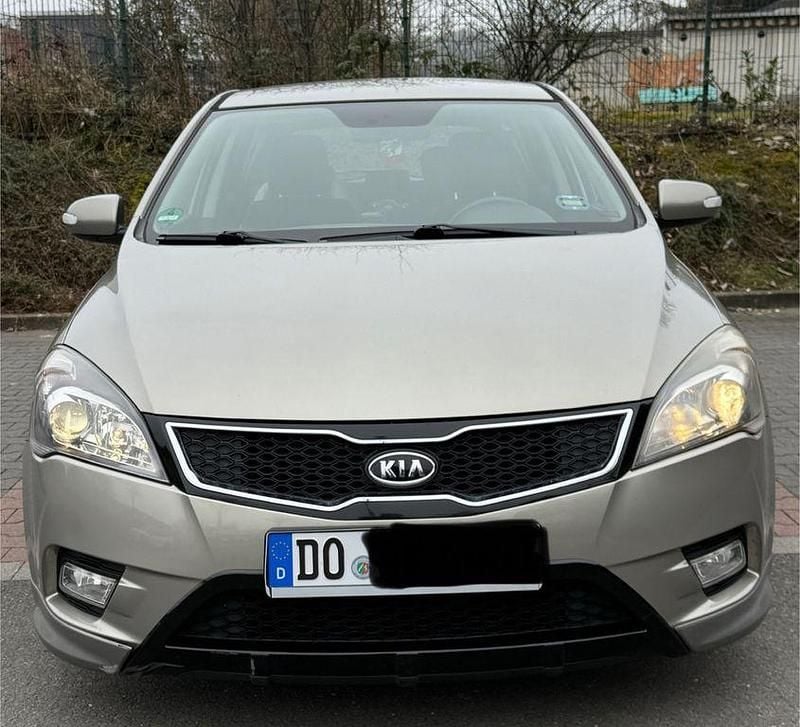 Gebraucht Kia Ceed Spirit 128 PS (94 kW) 2012 Kleinwagen
