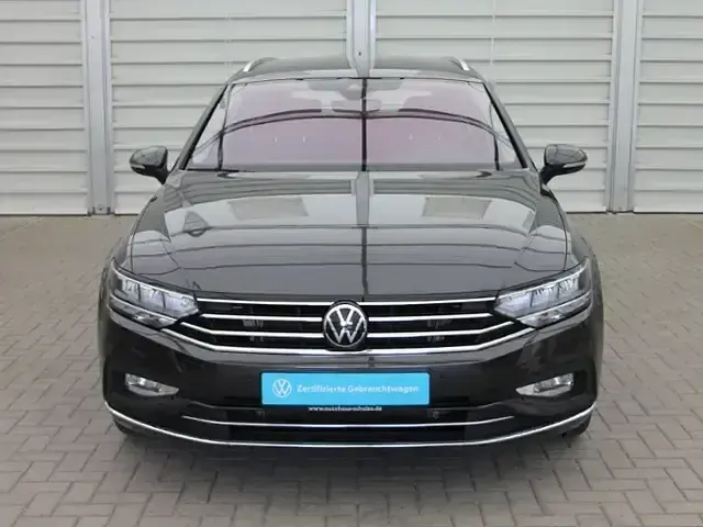 Gebraucht VW Passat Elegance 150 PS (110 kW) 2022 Grau Kombi