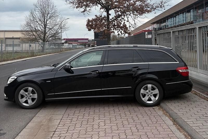Gebraucht Mercedes E350 265 PS (194 kW) 2012 Schwarz Kombi