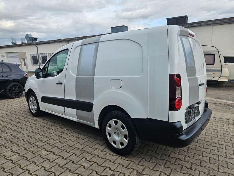 Gebraucht Peugeot Partner Avantage 90 PS (66 kW) 2013 Weiß Van / Kleinbus