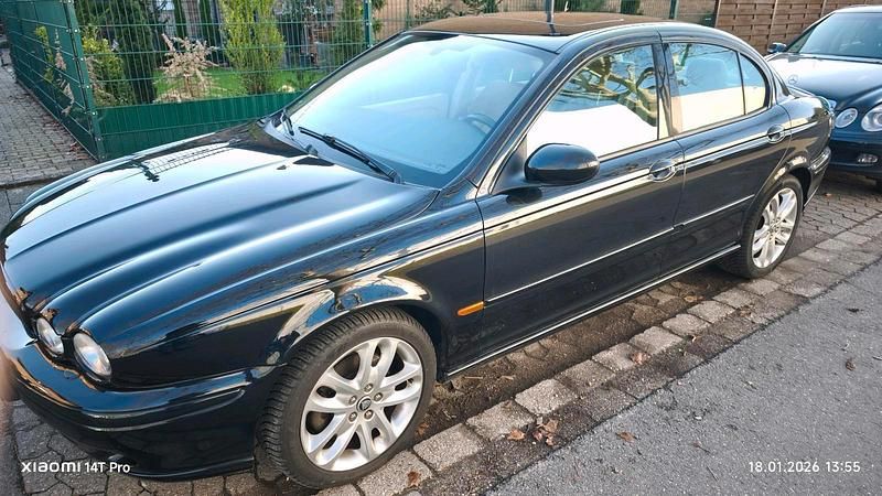 Schwarz Gebraucht 2002 Jaguar X-type Limousine | 3.800 € (Fairer Preis) - Bild 1/4