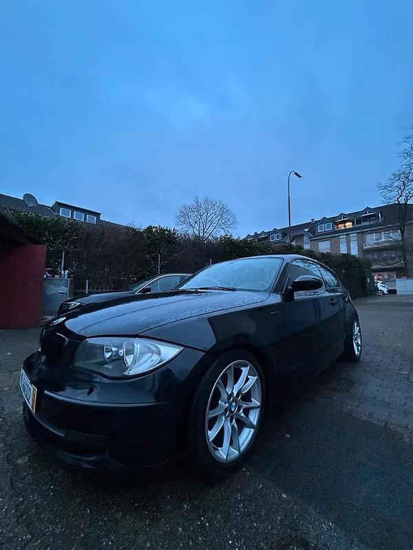 Gebraucht BMW 116 122 PS (89 kW) 2010 Schwarz Kleinwagen