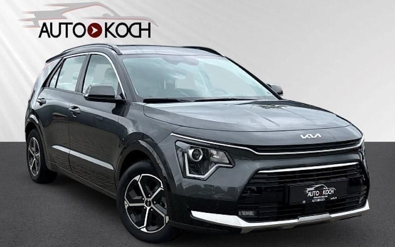 Grau Gebraucht 2023 Kia Niro Vision SUV | 28.590 € - Bild 1/4