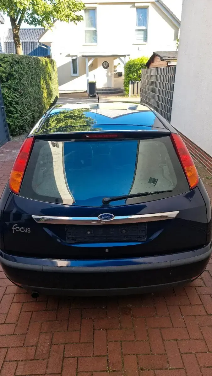 Gebraucht Ford Focus Ghia 115 PS (84 kW) 2001 Blau Kleinwagen