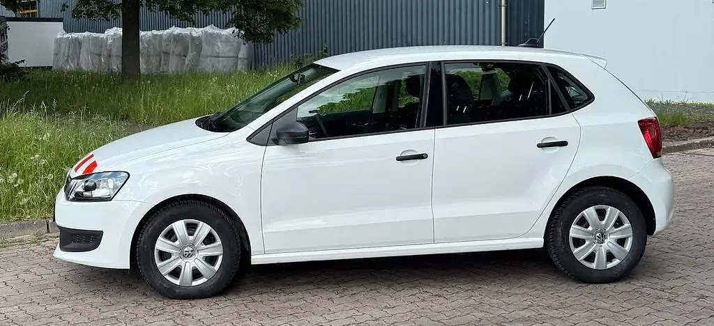 Gebraucht VW Polo Trendline 60 PS (44 kW) 2014 Weiß Limousine