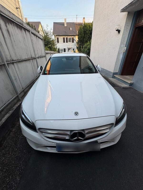 Weiß Gebraucht 2021 Mercedes C220 Avantgarde Limousine | 29.900 € (Guter Preis) - Bild 1/4