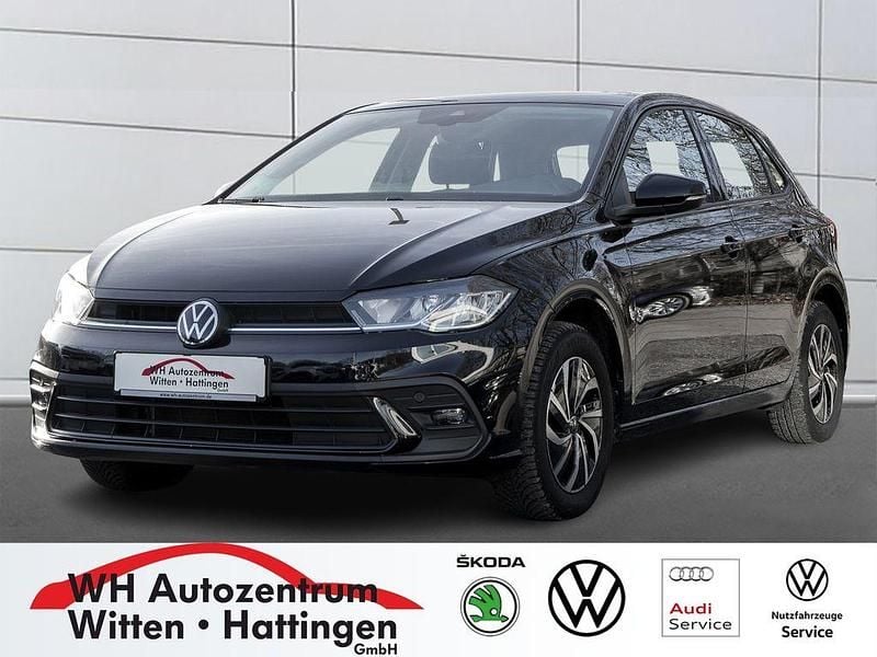Deep black perleffekt Gebraucht 2022 VW Polo Life Limousine | 15.388 € (Fairer Preis) - Bild 1/4