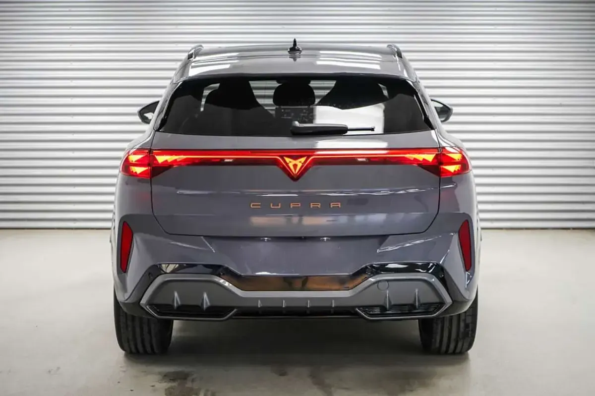 Neu Cupra Terramar VZ 265 PS (194 kW) 2025 Graphene grau metallic (r6) SUV