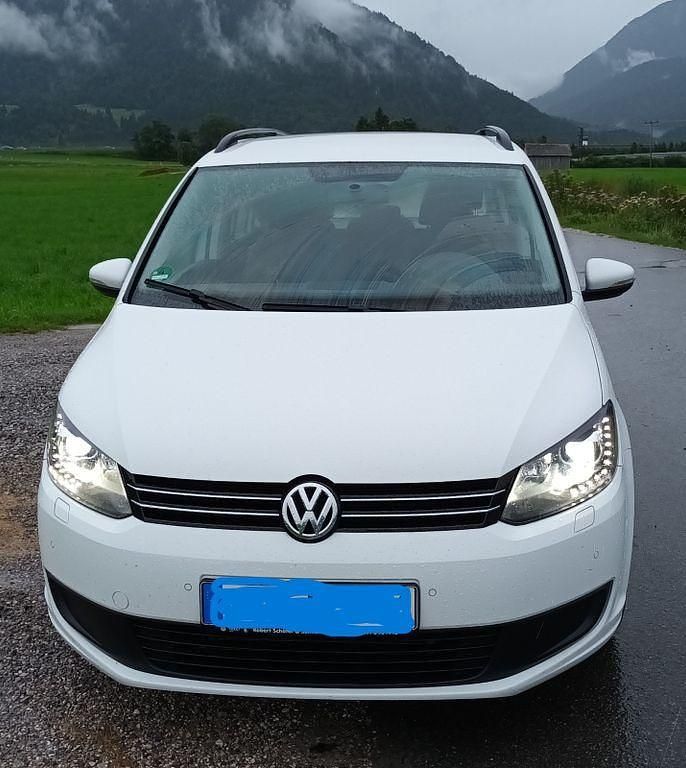 Weiß Gebraucht 2015 VW Touran Comfortline Van / Kleinbus | 6.800 € (Superpreis) - Bild 1/3
