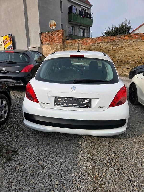 Gebraucht Peugeot 207 95 PS (69 kW) 2009 Weiß Kleinwagen