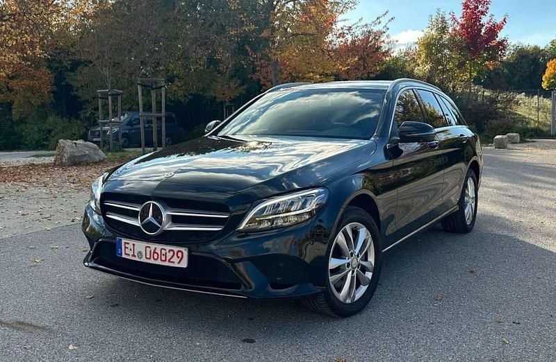 Schwarz Gebraucht 2020 Mercedes C300 Kombi | 26.499 € (Superpreis) - Bild 1/4