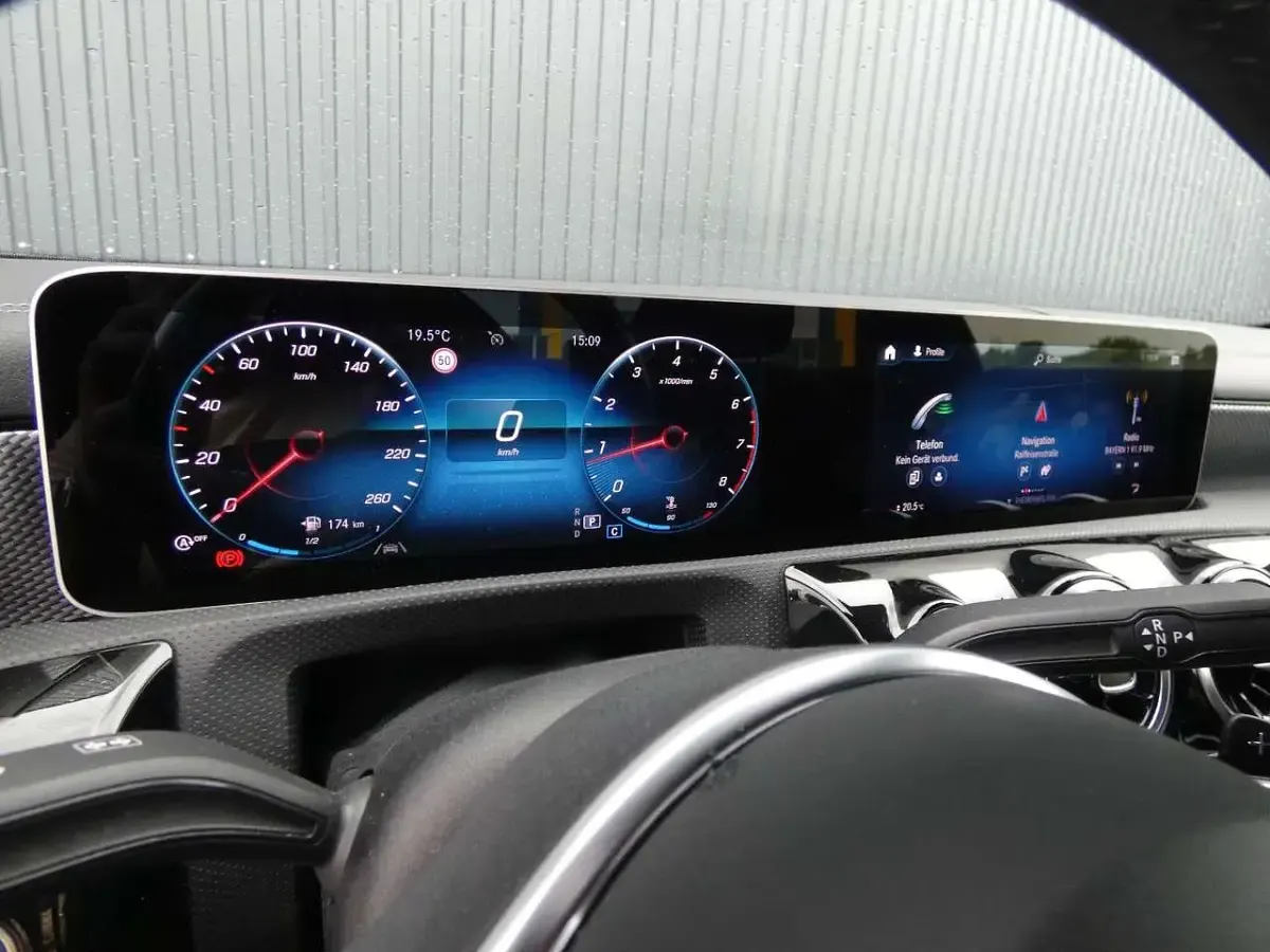 Gebraucht Mercedes CLA180 136 PS (100 kW) 2020 Mojavesilber Limousine